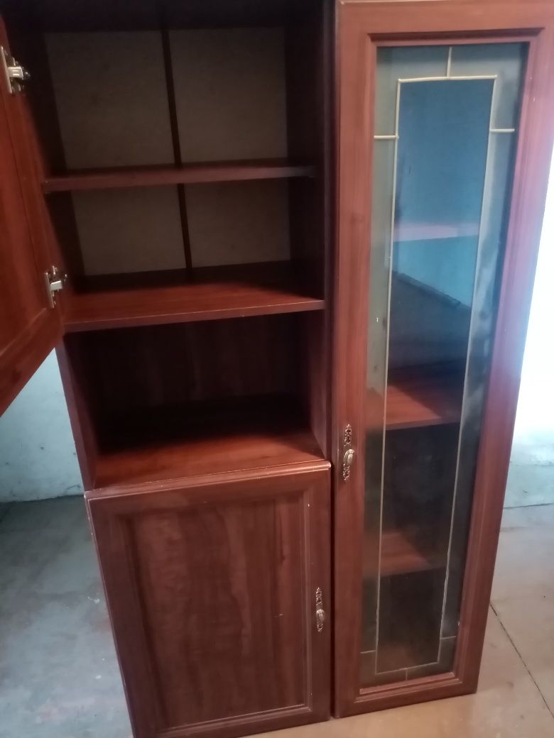 Продам сервант в хорошем состоянии