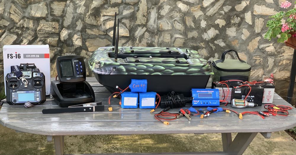 лодка за захранка Carp Madness XXL с GPS, автопилот и вграден сонар