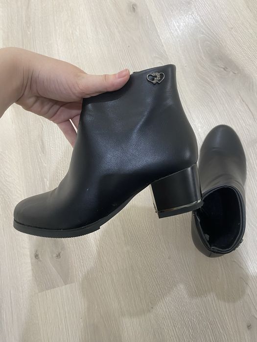 Сапожки женские