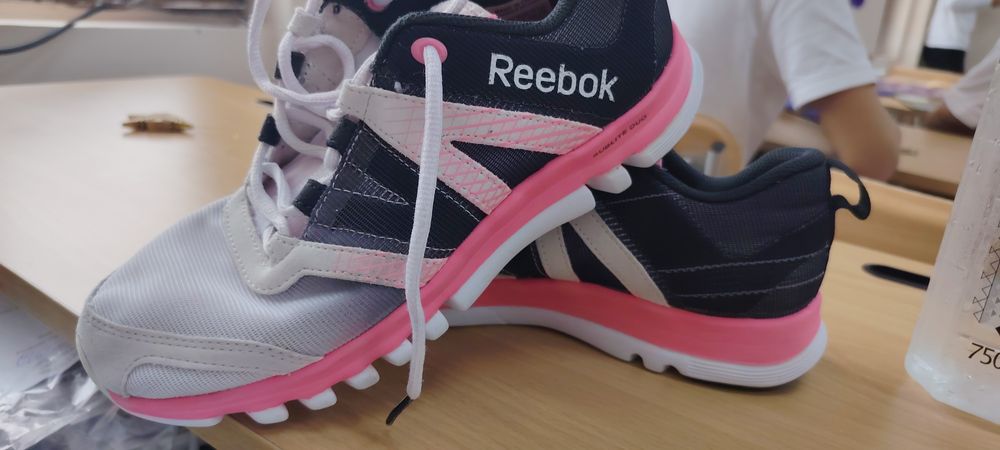 Tenidsi sport pentru fete