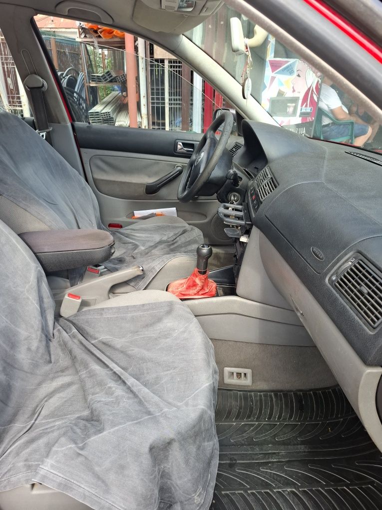 Vând Golf 4 an fabricație 2000