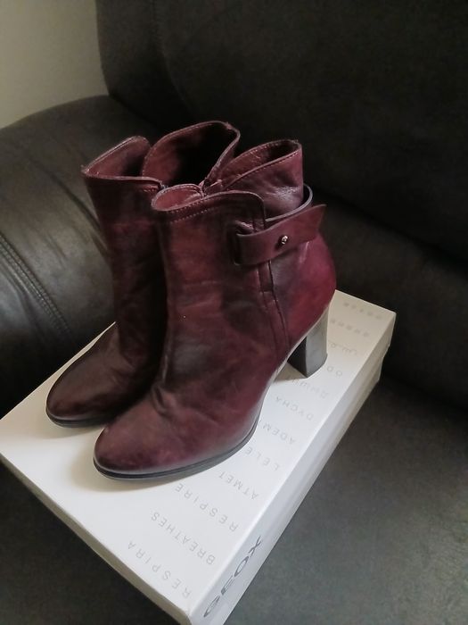 Vand botine  bordo cu toc