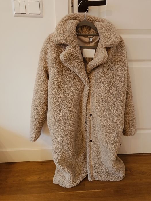 Палто HEMA ,ново с етикет.Размер M
Дължина 98см ,ширина 54см.
85лв 
Ку