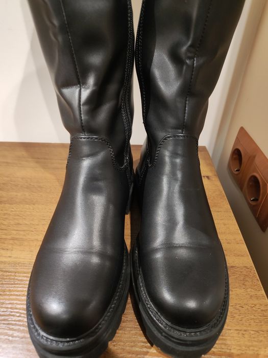 Кожени ботуши нови