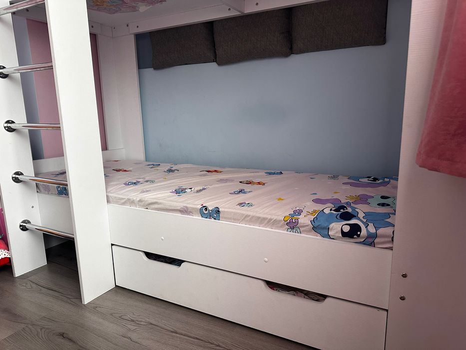 Двуетажно бяло легло