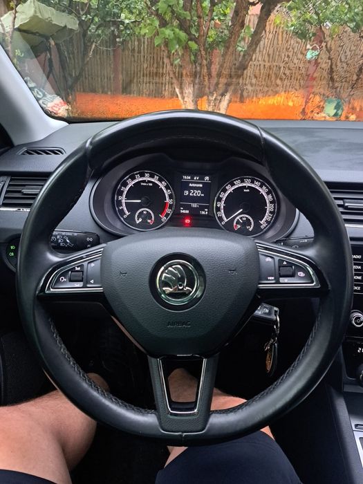 Vând skoda octavia 3