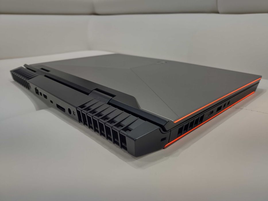 Laptop alienware 17.3 ,intel core i9-8950HK ,video GTX 1080, ram 32 gb