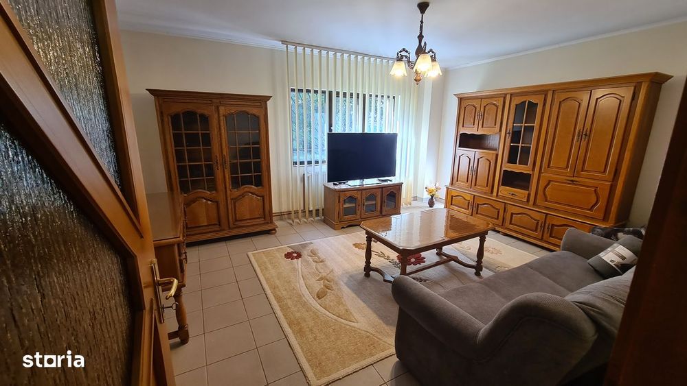 Inchiriez ap. 2 camere  decomandat  B-dul 1 Dec. 1918 - merita vazut