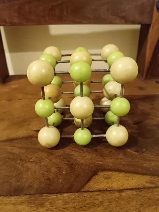 Винтидж простраствен модел на молекула/кристална решетка