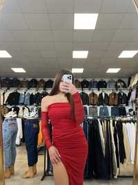 Червена рокля по тялото