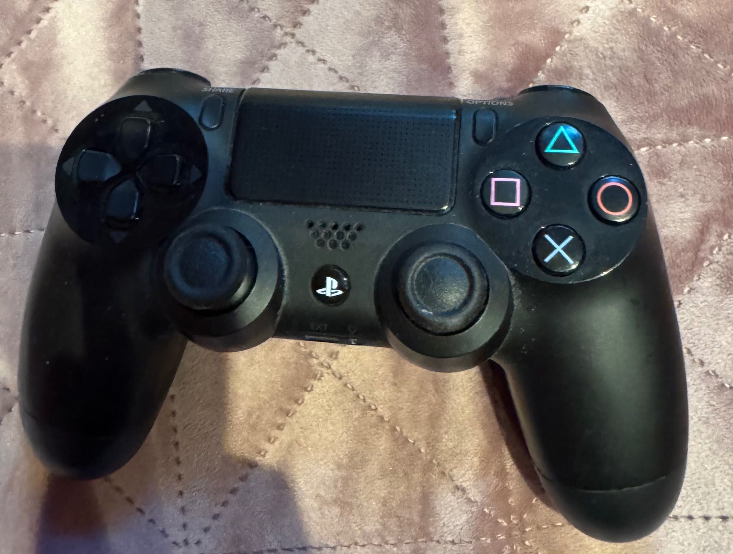 PlayStation 4 pro с 2 джойстика и fifa 24