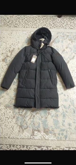 Новая хоршая зимния куртка