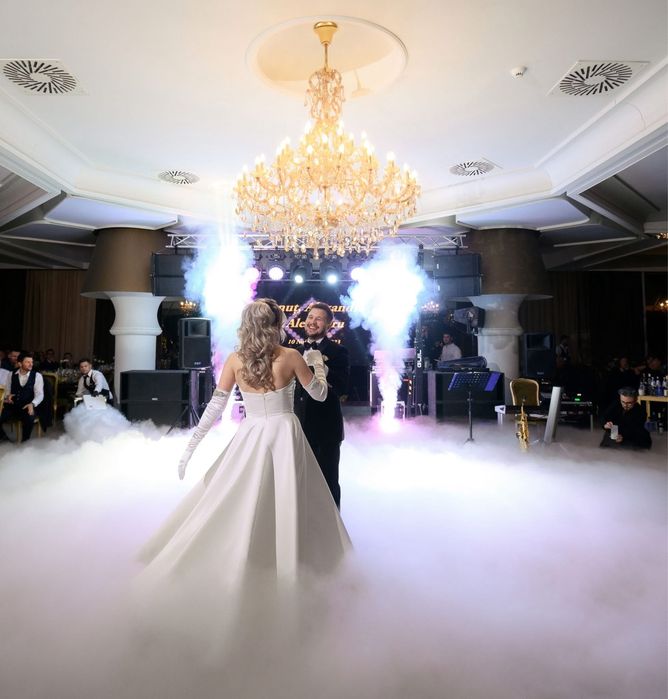 Vand rochie marca IVAZ COUTURE