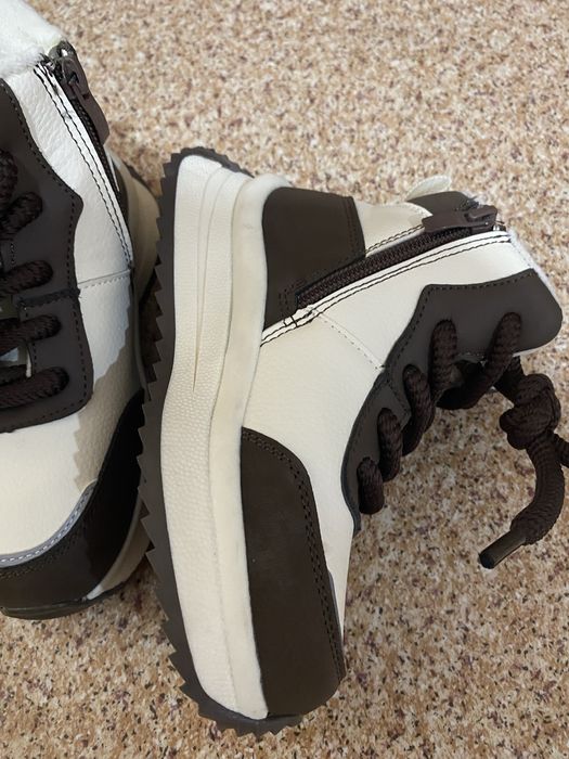 Безторг . Новые  кроссовки.   срочно продам