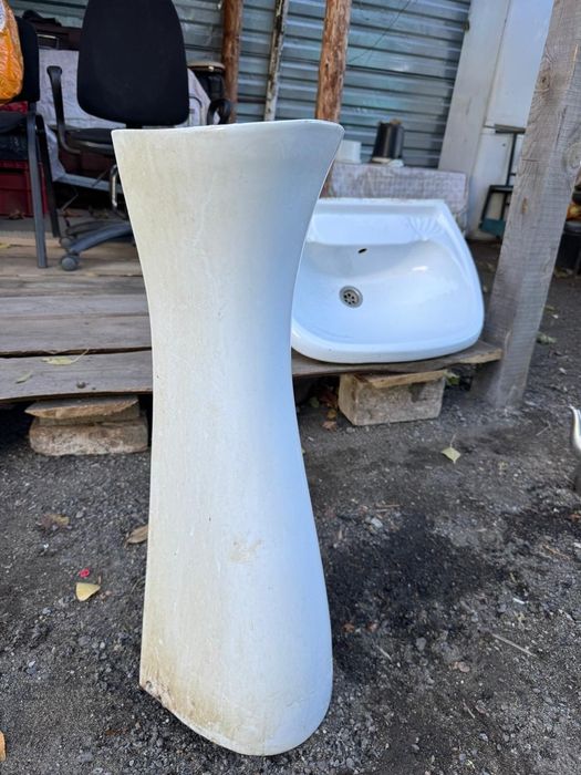 Раковина. с ножкой.  В орошем состоянии.