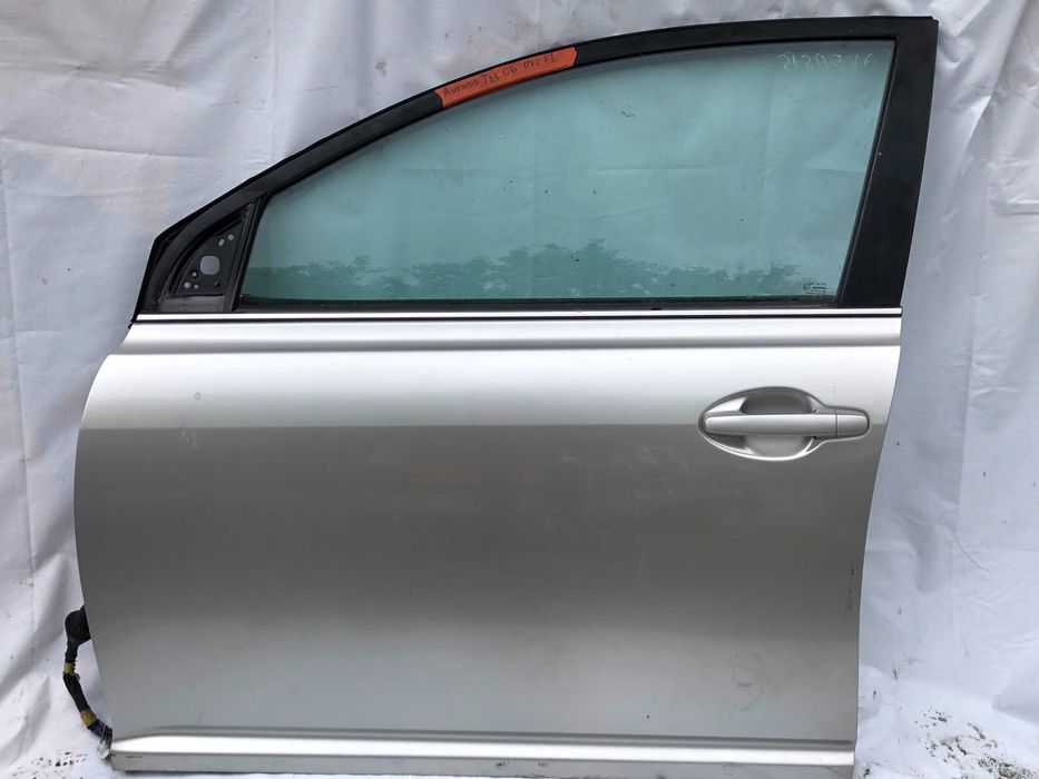 Предна лява врата Toyota Avensis T25 2007г