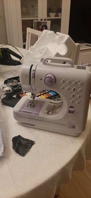 Masina de cusut electrica noua