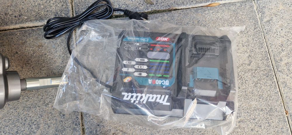 Makita malaxor pe acumulator de 40 V