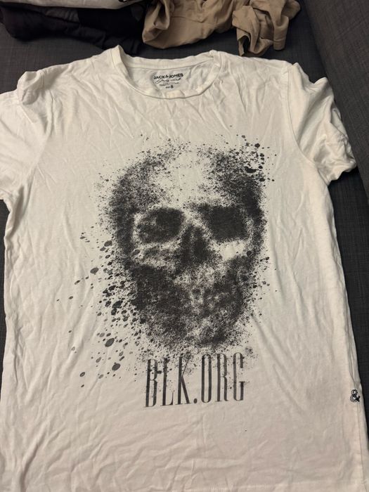 9 чифта тениски