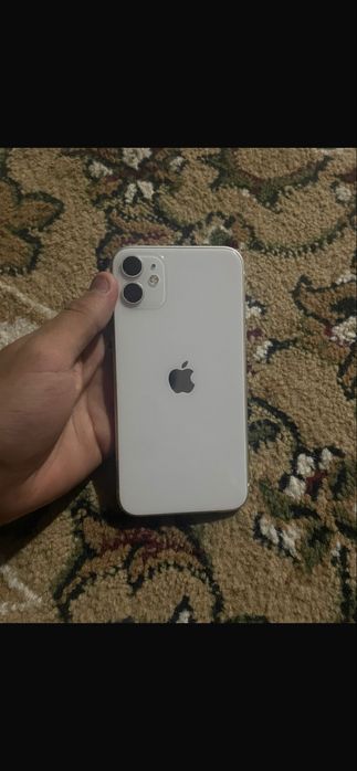Айфон 11 белый.