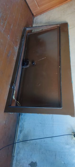 продам металлическую дверь