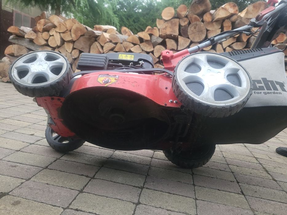 mașina de tuns gazonul **HECHT 543 SWE**