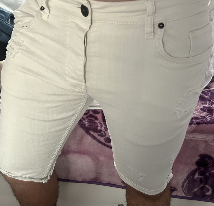Vand blugi albi de barbati marimea 36
