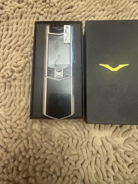 Продам телефон VERTU Signature