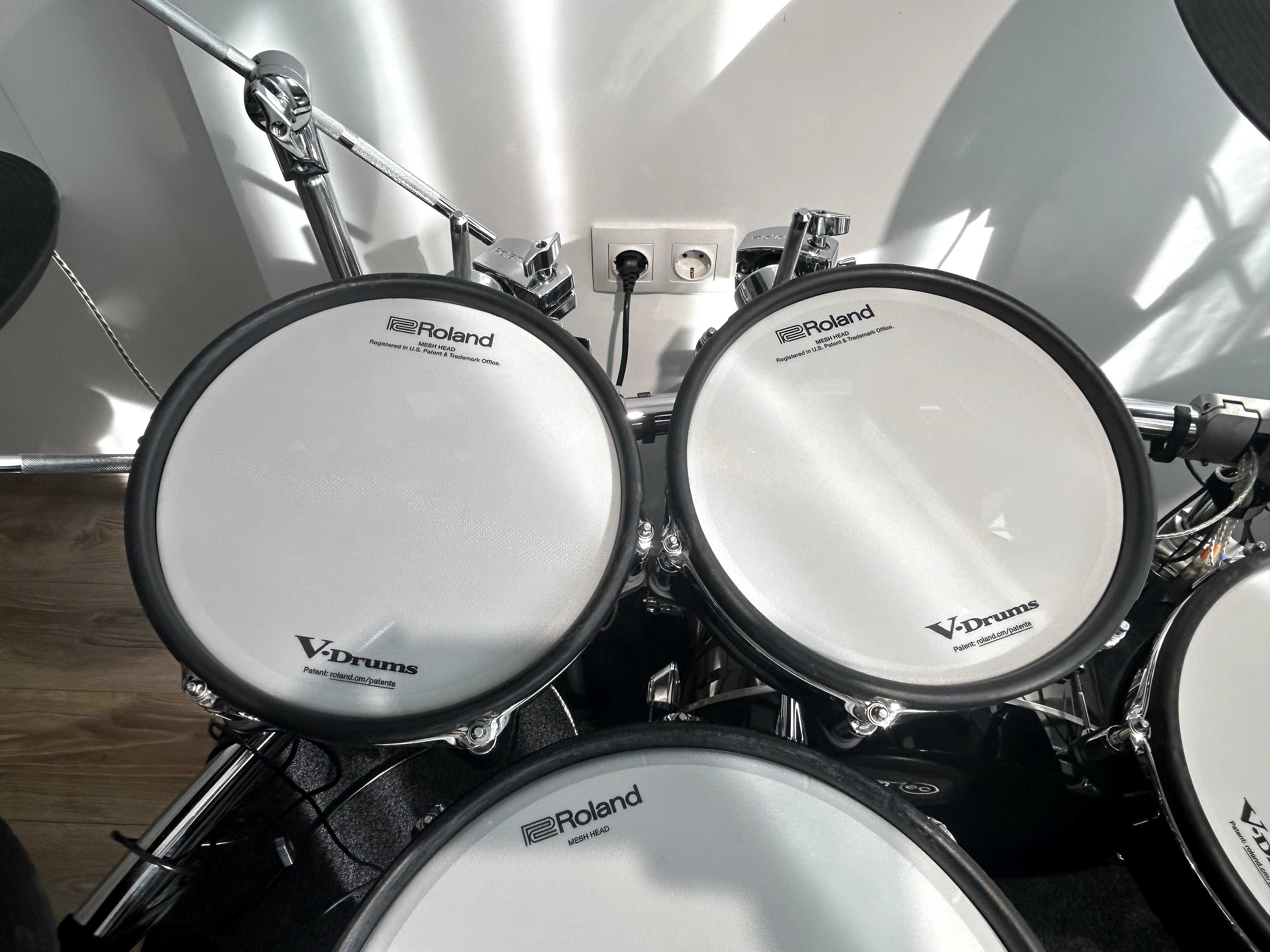 Продавам ROLAND 50X KV2
