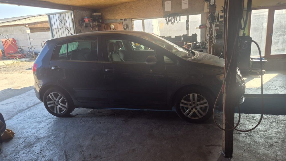 Vând bara spate golf 5 plus.