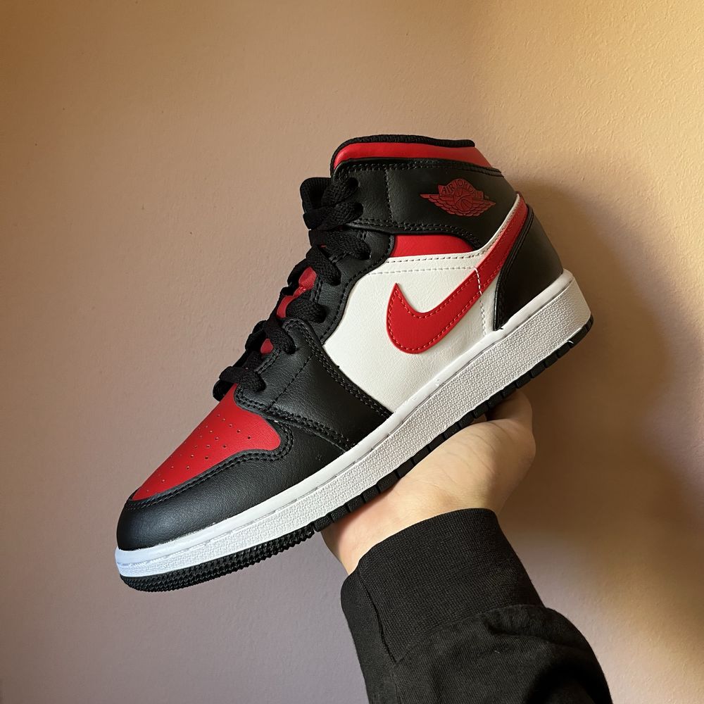 Air Jordan 1 Mid " Gym Red"  37.5