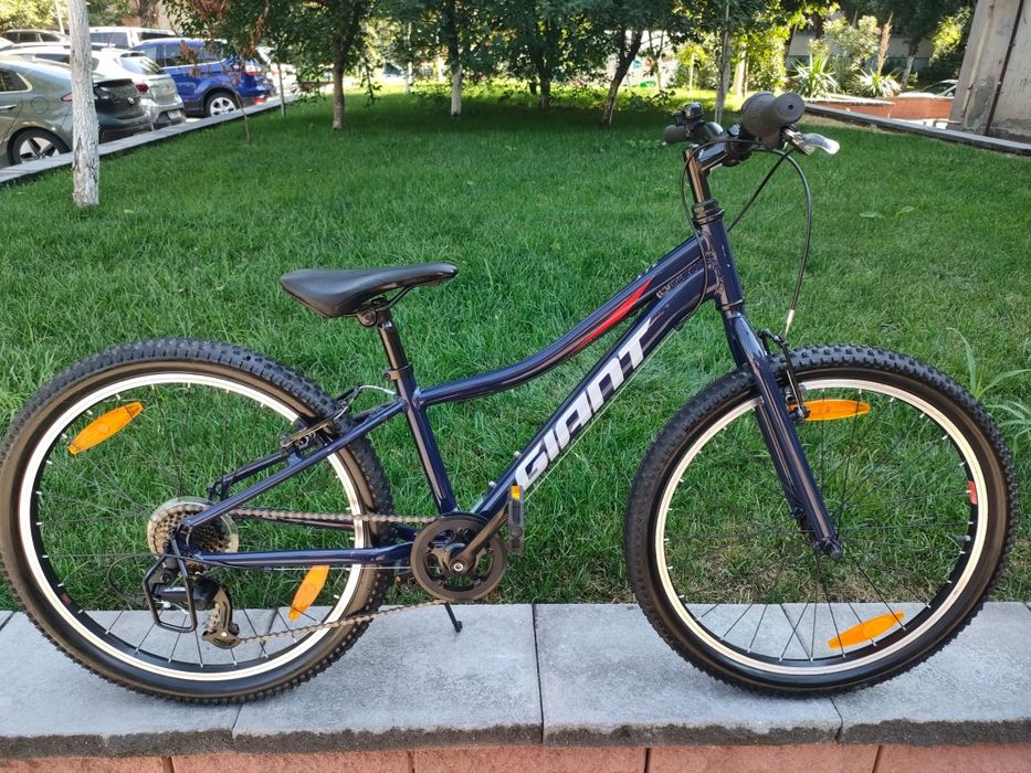 Bicicleta Giant 24 " Aluminiu  ca noua ! 
Jante duble