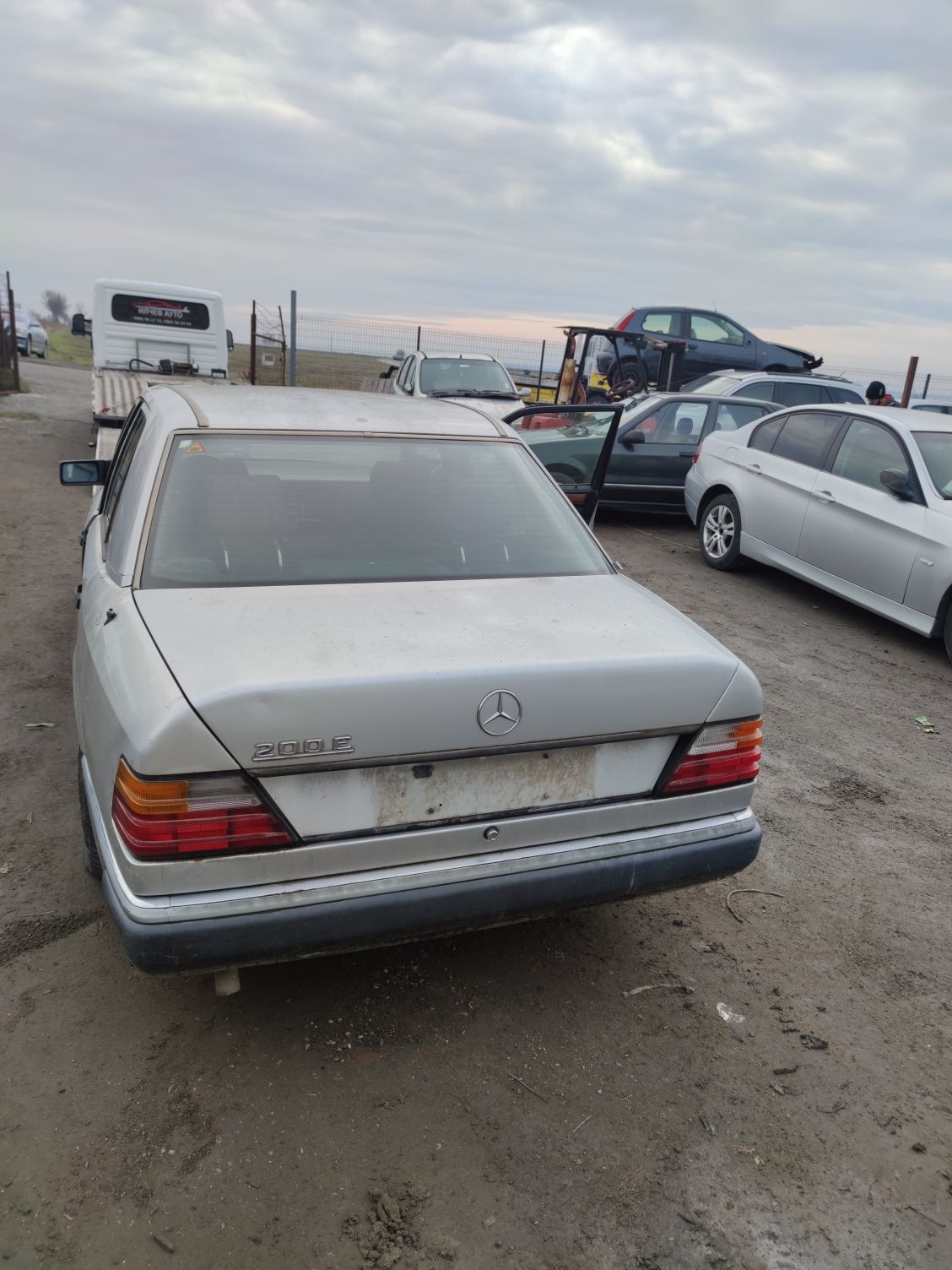 Мерцедес 124 Е200 /Mercedes-Benz 124 E200 на части