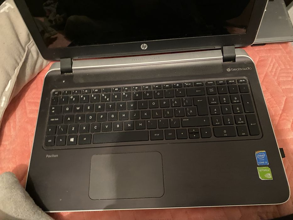 Vând leptop firma: HEWLETT-PACKARD