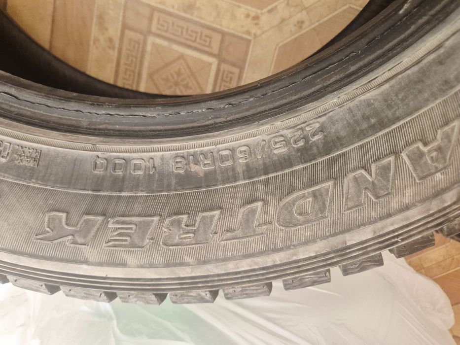 Шины 1 шт зимний 20000 почти новый 225/60/18