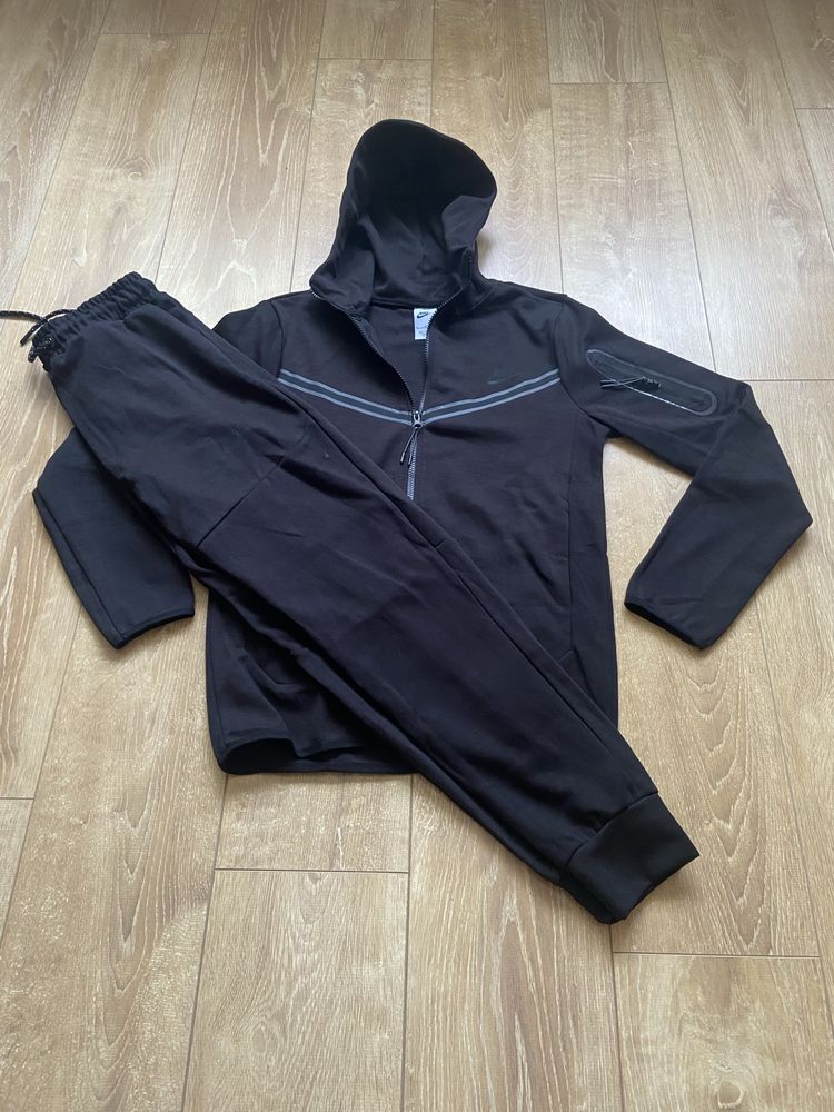 Trening Tech Fleece Nike marimea XL si XXL