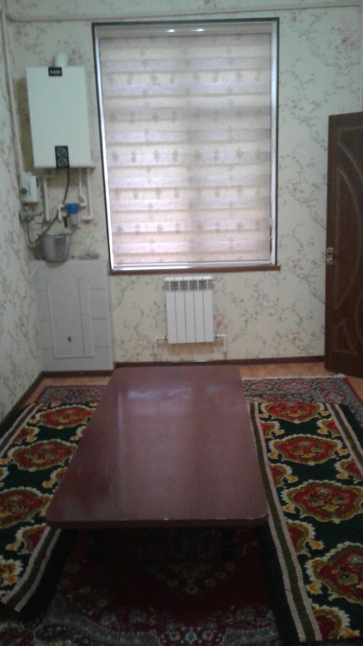 Карши Темирйул вакзал ёнидан янги курилган домдан 1 каватидан 2хонали