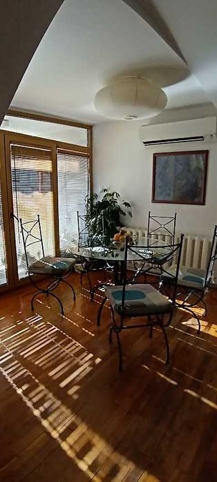 Маса и шест стола -ковано желязо и стъкло