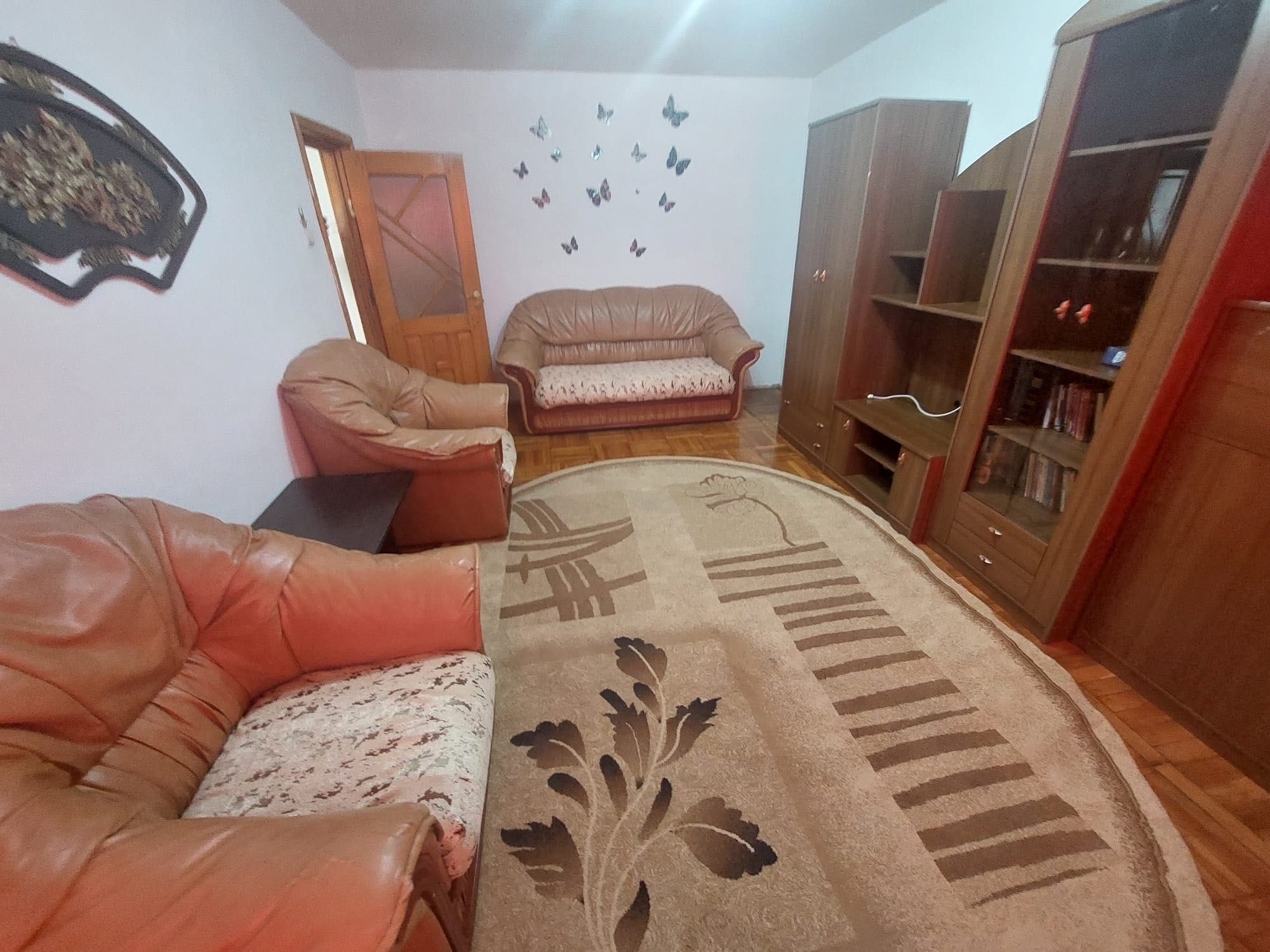 Închiriez apartament 2 camere Micro V