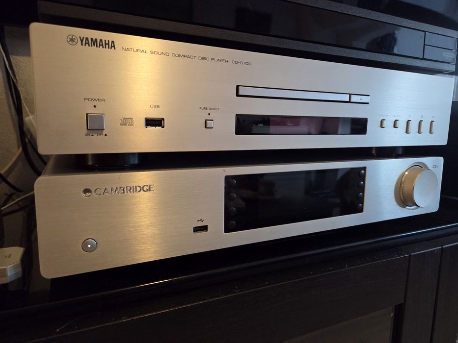 CD player Yamaha CD-S700 hi-fi