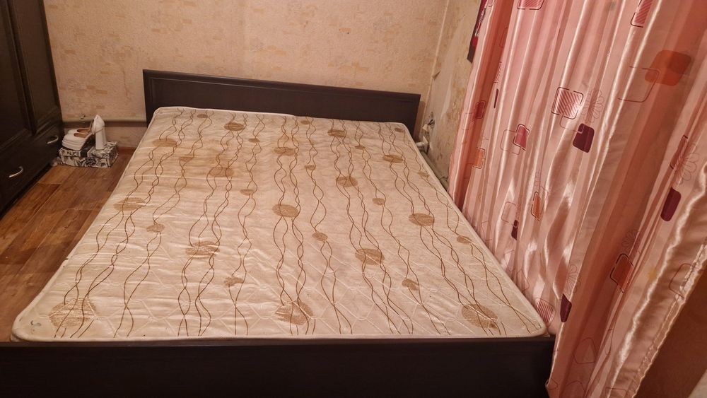 Продам кровать с матрасом