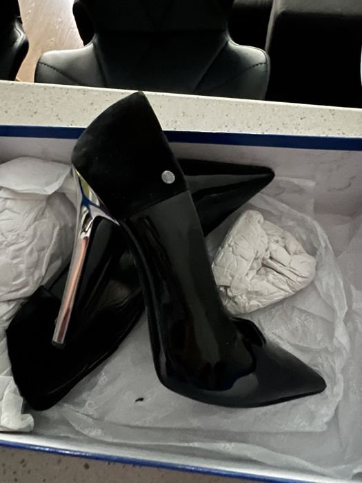 Черни обувки на ток Versace 39