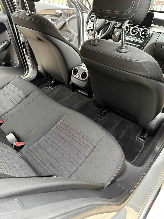 Transport persoane din Iasi sau spre Iasi cu Mercedes estate C200