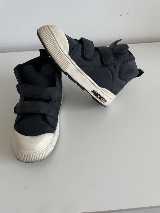Vand ghetute H&M cu Mickey Mouse, masura 25
