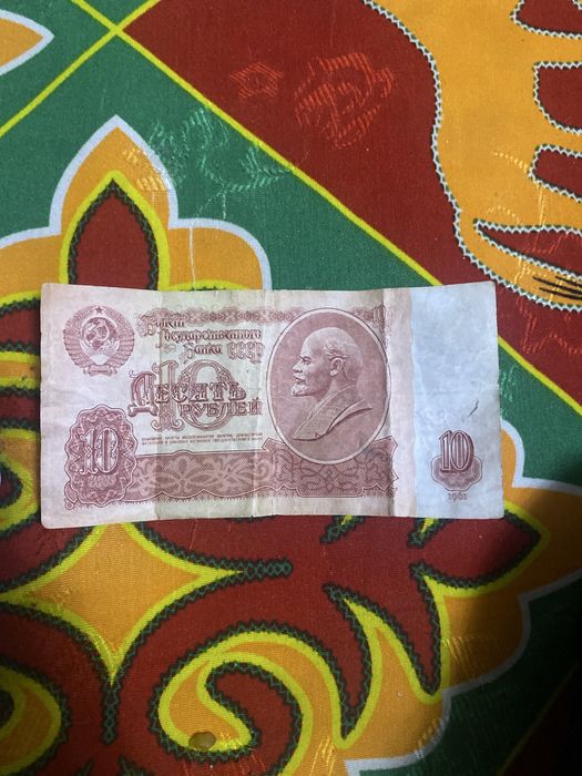 Продам 10 рублей сср, 1961 года чистый город актау цена 10000 тг