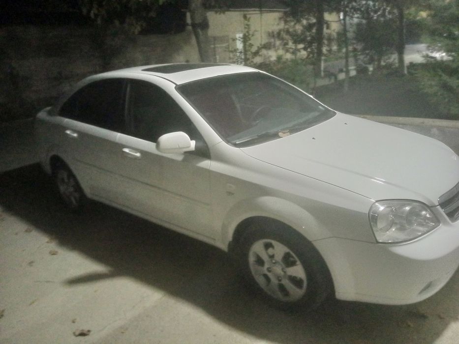 Lacetti 2011 srochni sotiladi