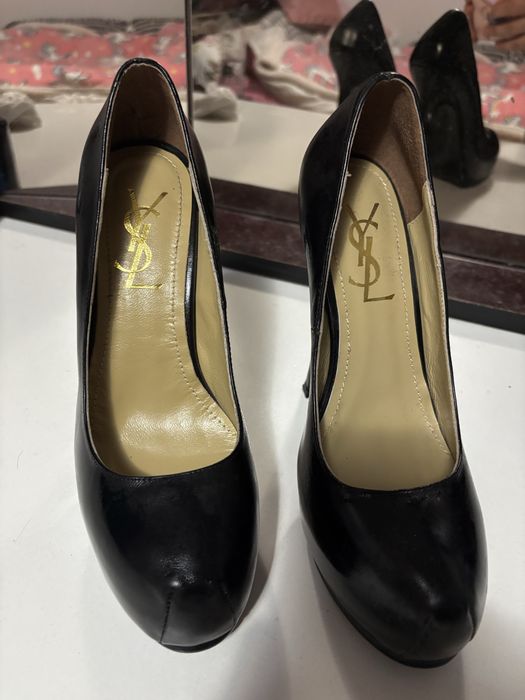 Pantofi originali cu mici defecte