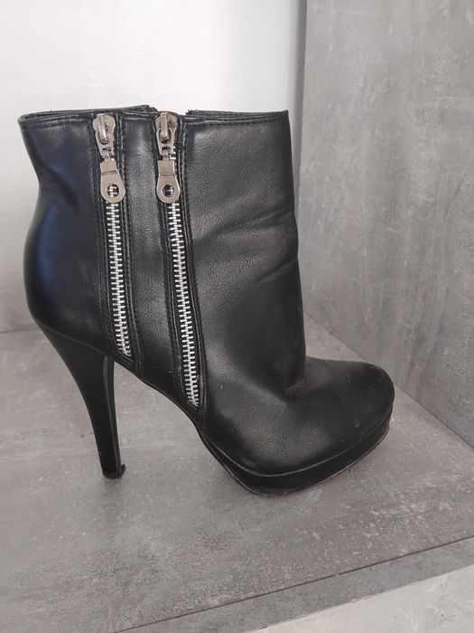 Дамски боти на ток