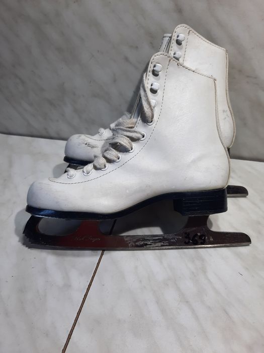 Patine gheata 369 patinaj artistic marime eu 34 ( 22 cm)