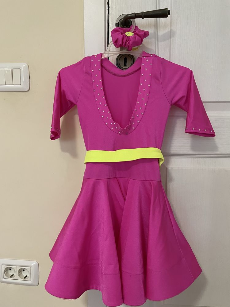 Rochie dansuri , fetite 4-6 ani, impecabila